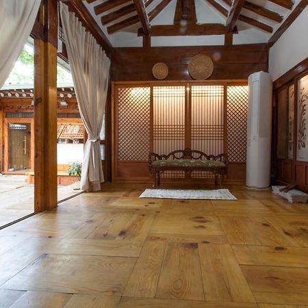 Dongmyo Hanok Sihwadang - Private Korean Style House In The City Center With A Beautiful Garden Seúl Exterior foto