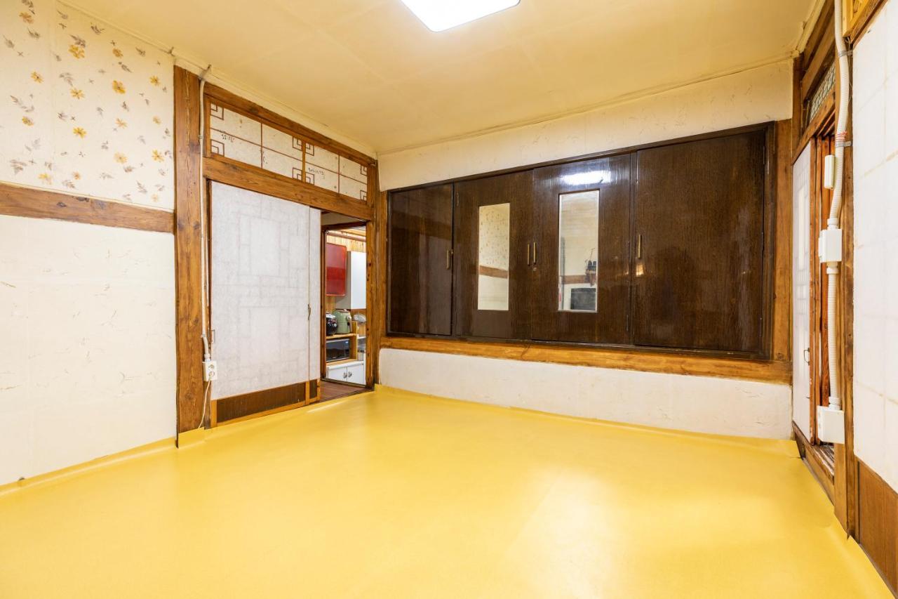 Dongmyo Hanok Sihwadang - Private Korean Style House In The City Center With A Beautiful Garden Seúl Exterior foto