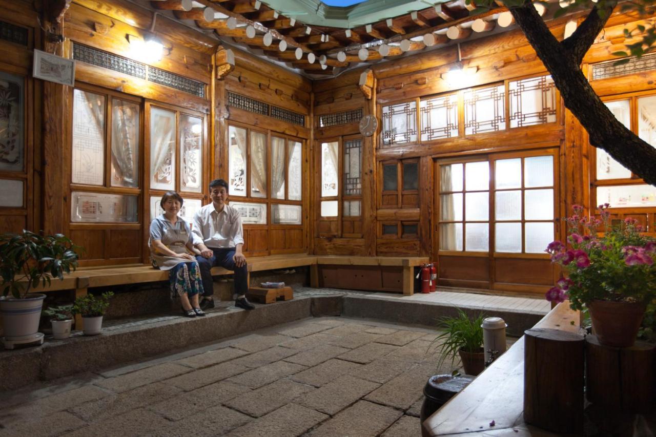 Dongmyo Hanok Sihwadang - Private Korean Style House In The City Center With A Beautiful Garden Seúl Exterior foto