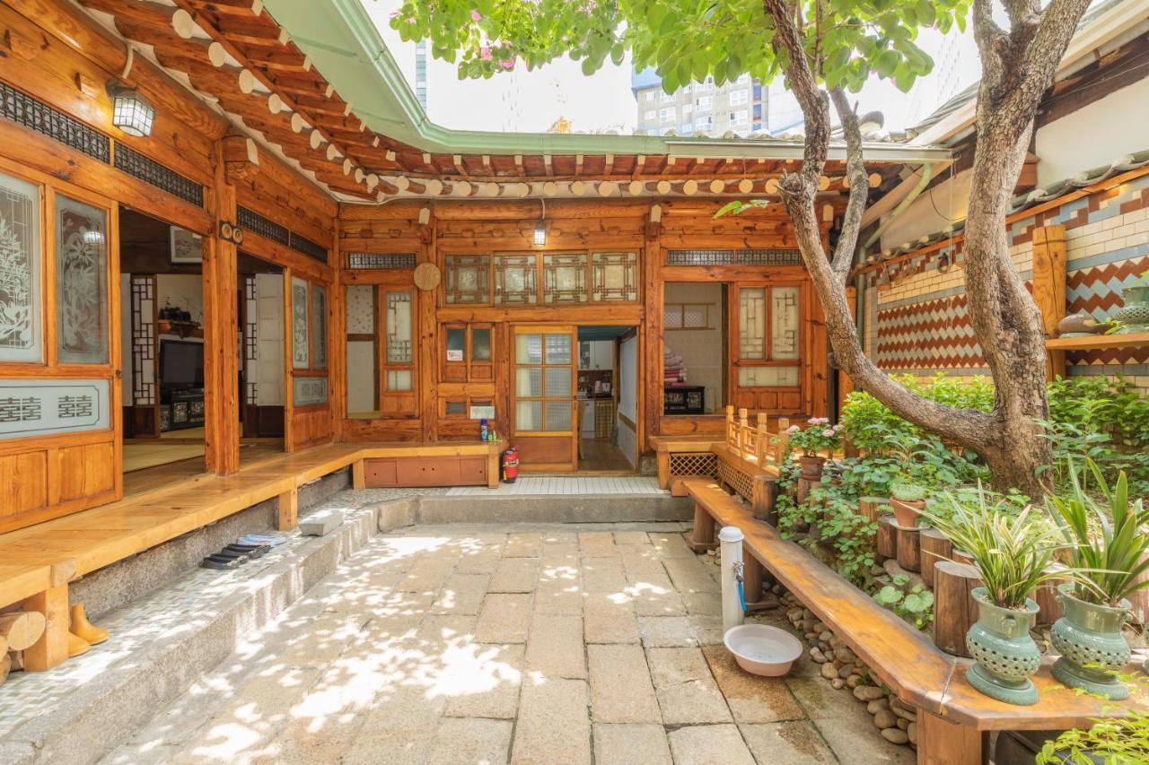 Dongmyo Hanok Sihwadang - Private Korean Style House In The City Center With A Beautiful Garden Seúl Exterior foto