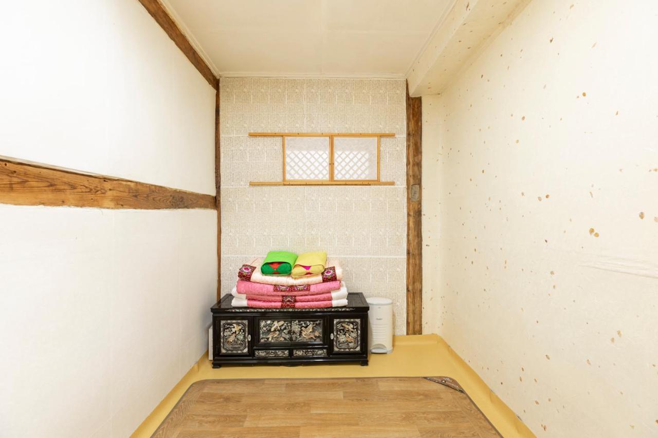 Dongmyo Hanok Sihwadang - Private Korean Style House In The City Center With A Beautiful Garden Seúl Exterior foto
