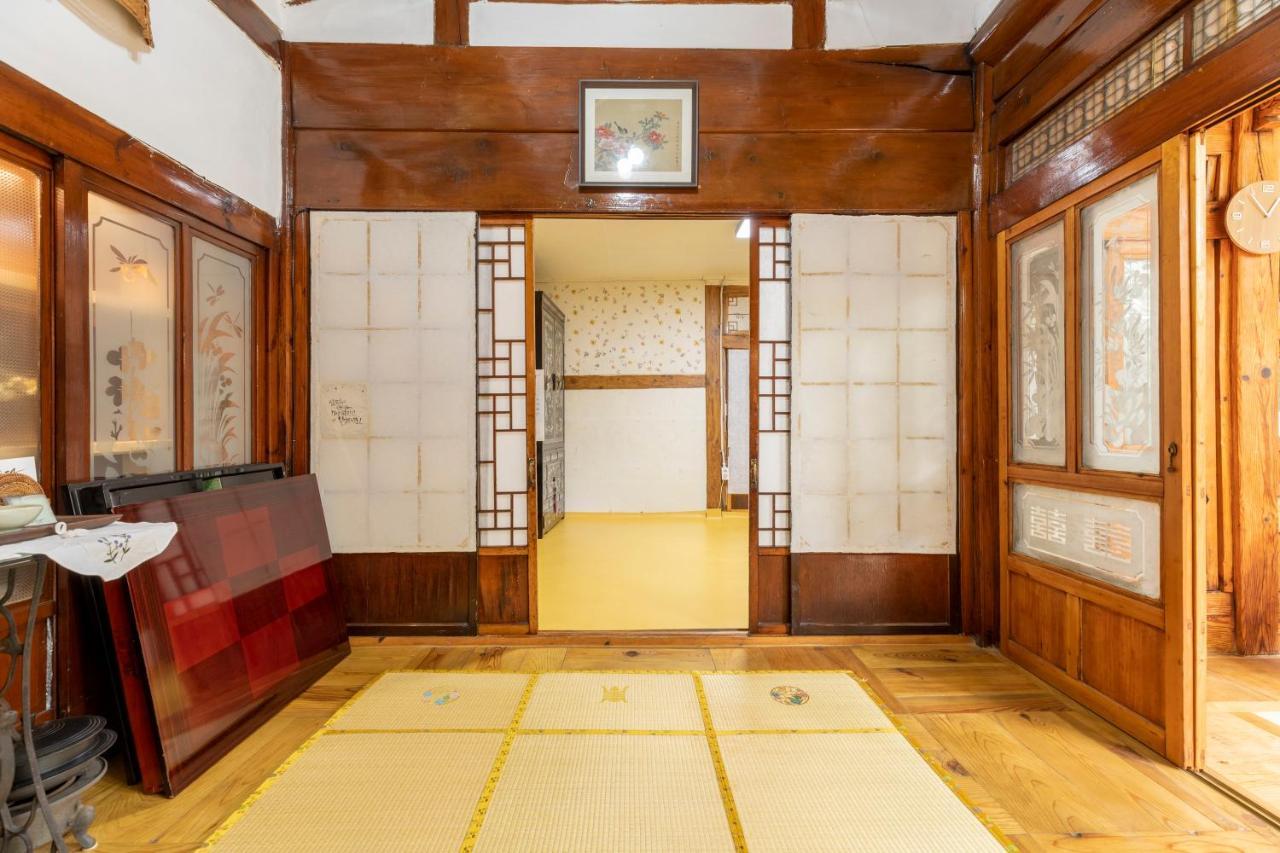 Dongmyo Hanok Sihwadang - Private Korean Style House In The City Center With A Beautiful Garden Seúl Exterior foto