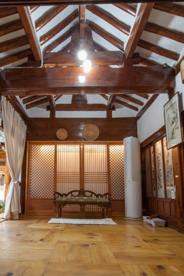Dongmyo Hanok Sihwadang - Private Korean Style House In The City Center With A Beautiful Garden Seúl Exterior foto